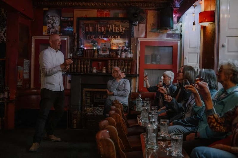 Edinburgh: Whisky Tasting and Storytelling in a Historic Pub - Storytelling that keeps the pace light (and the laughs in range)