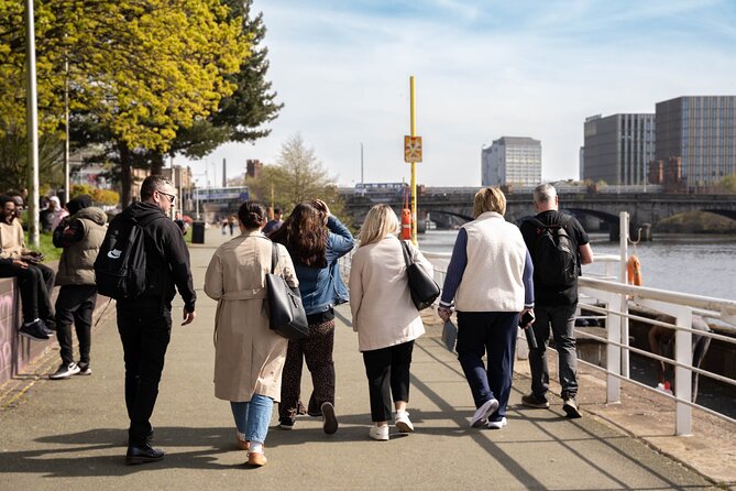 Explore Glasgow: Scottish Rogue Whisky Walking Pub Crawl - What to wear (yes, it matters)