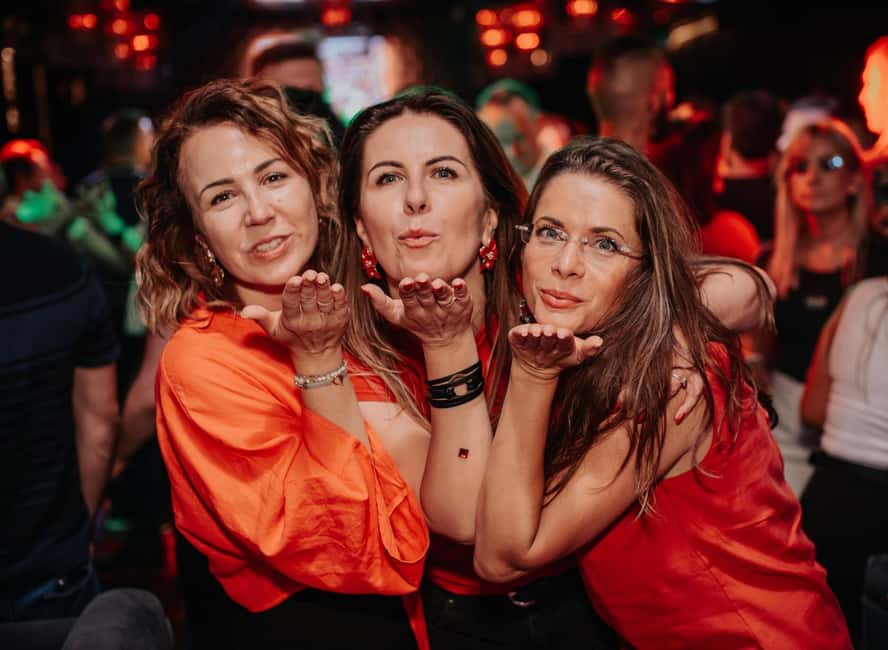 Fun explorers pub Crawl with 1 hour open bar and 3 VIP clubs - The 1-Hour Open Bar: Why the Timing Makes This Good Value