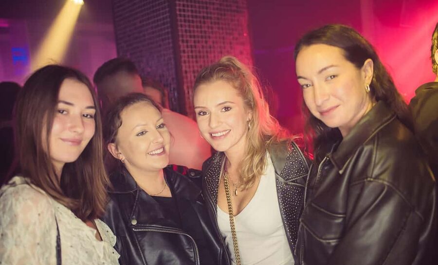 Fun explorers pub Crawl with 1 hour open bar and 3 VIP clubs - Meeting at Rynek Główny: Your Starting Point and First Vibe Check
