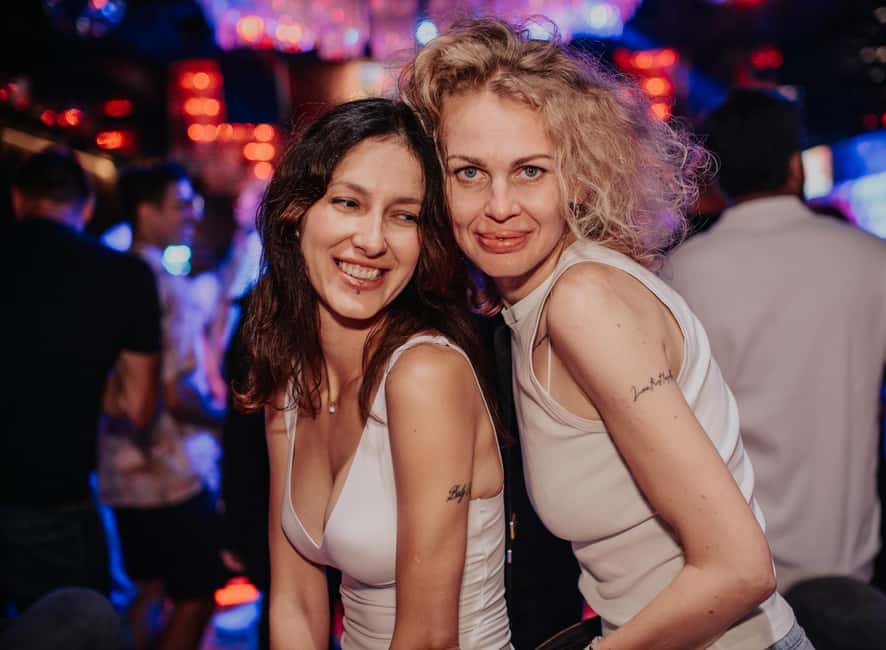 Fun Explorers Pub Crawl with free welcome shots and free ent - Timing Tip: New Year’s Eve Can Make This Especially Memorable