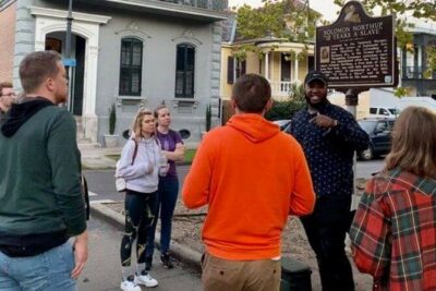 Ghost Tour and Haunted Pub Crawl Party with Free Shot - Where You Meet (and How to Plan Your Evening)