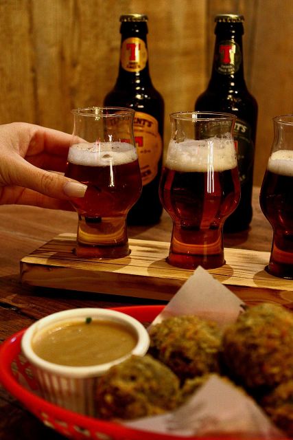 Glasgow: Beer Flight with a Haggis Taster in a Glasgow pub - How the pairing actually tastes: pace, contrasts, and “what to notice”