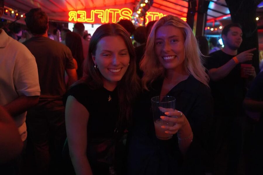 Hamburg: Reeperbahn Pub Crawl with Shots and Games - Reeperbahn at Night: why this crawl fits a 4-hour schedule
