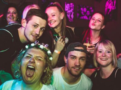 Hannover: Private pub crawl with insider-guide & free shots - Meeting at Goseriedeplatz (And Finding the Right Person Fast)