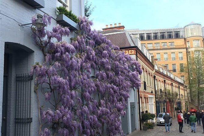 Historic London Pub Walk. A Walk Around Belgravia and Her Amazing Pubs - Stop 1: The Grenadier and the Haunted-Pub Pitch