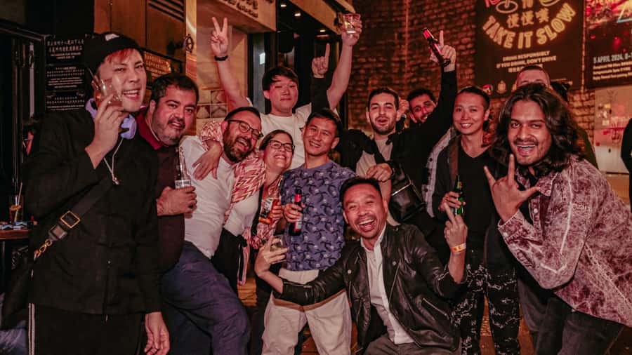 Hong Kong: 3-Hour Lan Kwai Fong Pub Crawl - Stop 2 in Lan Kwai Fong: special pricing plus real party atmosphere