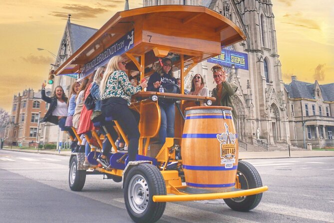 Indianapolis Mobile Pub Tour and Experience - Soldiers & Sailors Monument: Group Photos on the Circle With Included Cold Drinks