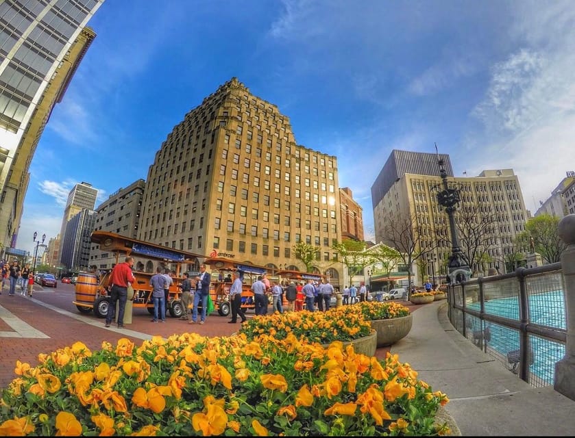 Indianapolis: Open-Air Pedal Pub Tour - Pause at Soldiers & Sailors Monument for a photo moment (15 minutes)