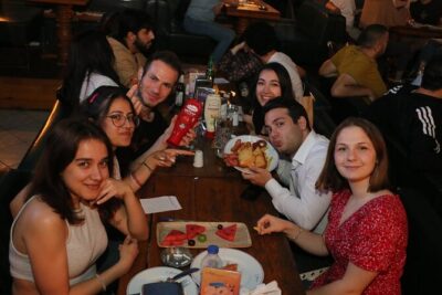 Istanbul's Longest-Running Trivia Night / Pub Quiz - Prizes and the 22:00–22:30 social reset