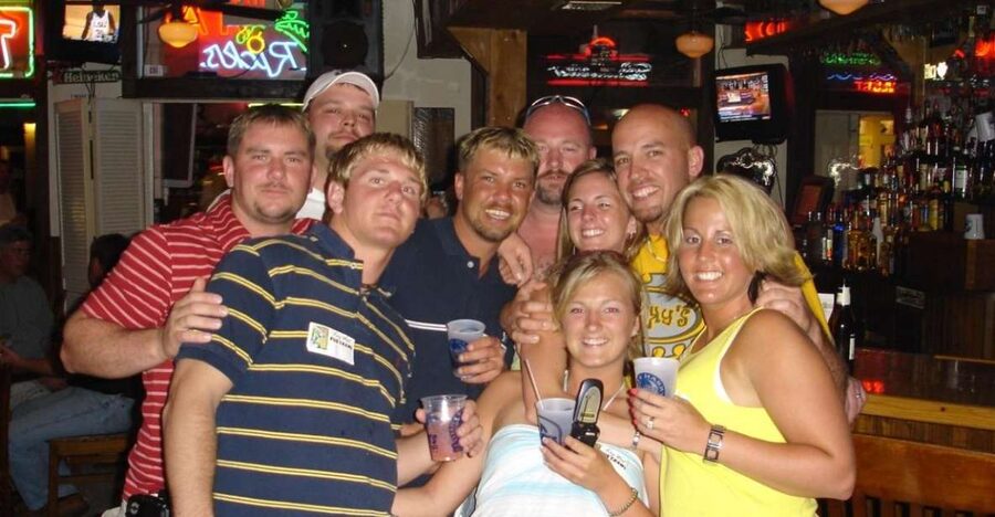 Key West: 2.5-Hour Duval Street Pub Crawl - Five Stops, One Pattern: Domestic Beer or Mixed Drink Every Time