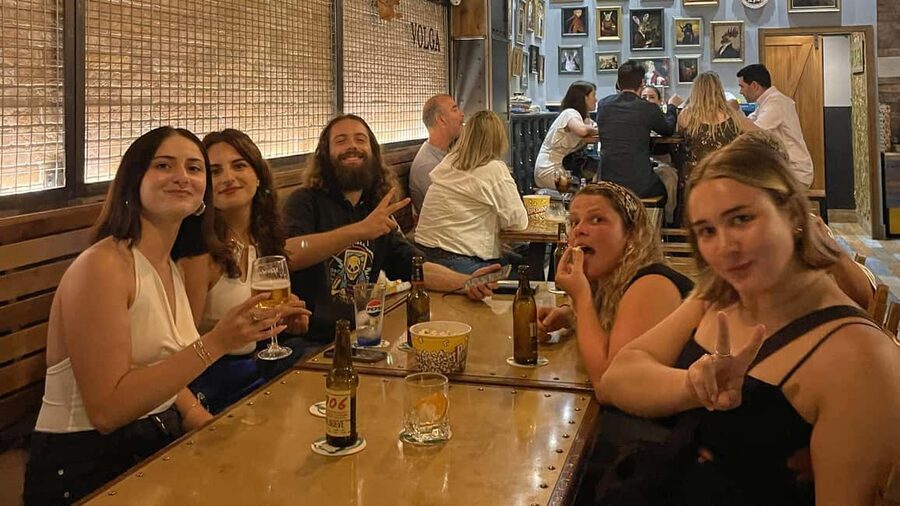 Las Palmas: Weekly Pub Crawl - Free shots and drink deals: how to get the value behind $23