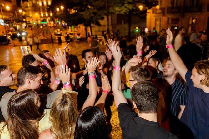 Lisbon: Pub Crawl with Open Bar, Shots & VIP Club Entry - Starting at Praca Luis de Camoes: How the night is organized