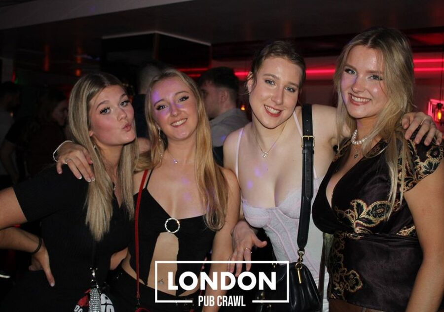 London: Central London Pub Crawl with Drink Deals - Starting at Zoo Bar: your easy kickoff into central London