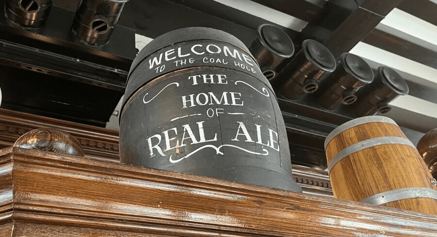 London: Historic London Pub Walking Tour - Four historic pubs in one 4-hour London loop