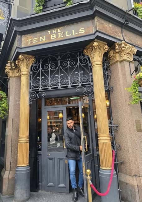 London: Jack the Ripper Tour with Historic Pub Stops - What to bring and how to make it enjoyable (even in the rain)
