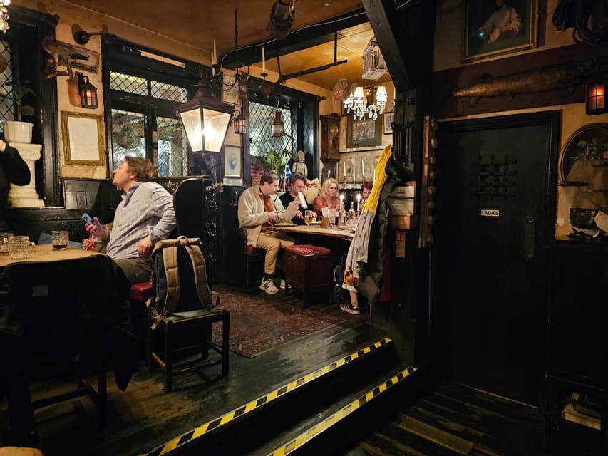 London: Pilgrims and Pirates Historical Pub Tour - The Thames Between Dead Man’s Hole and Wapping’s Waterline