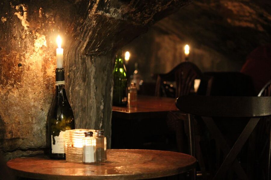 London: Private Pub Tour - Choosing Between Ale, Cider, and Spirits