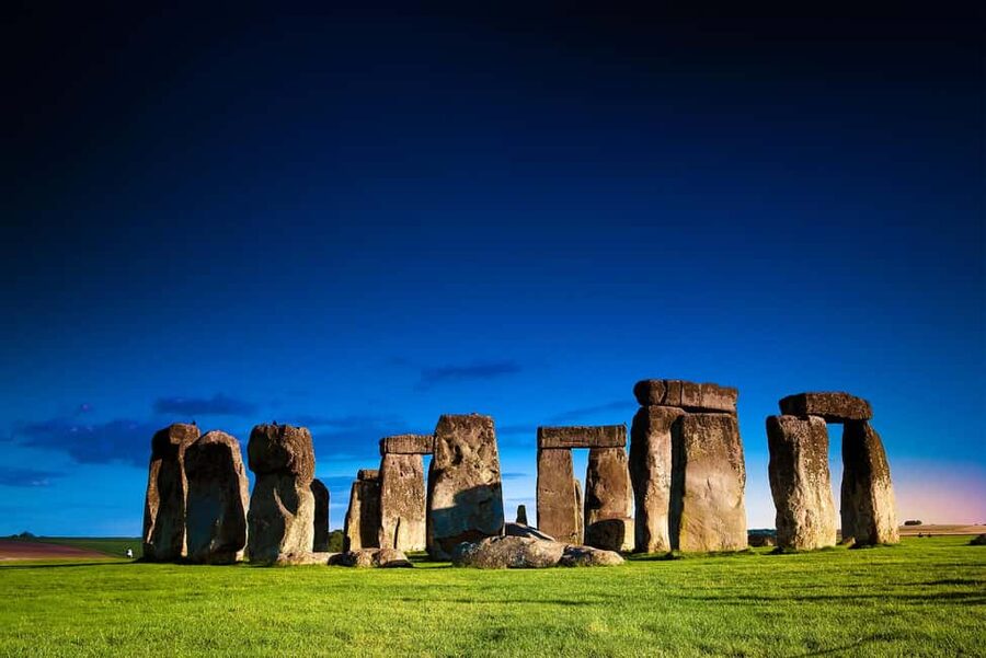 London: Stonehenge, Windsor Castle, Bath, Lacock & Pub Lunch - Early Entry (If Selected) and the Reality of St George’s Chapel Closures