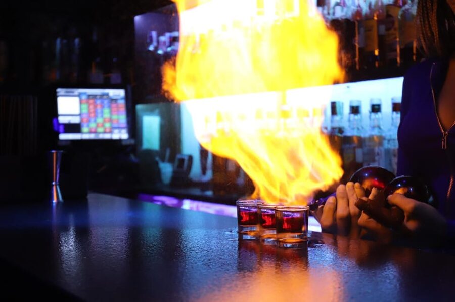 Madrid: Top Pub Crawl with Drinks and Free Nightclub Entry - Las Letras Dance Show and the Push Toward Gran Vía