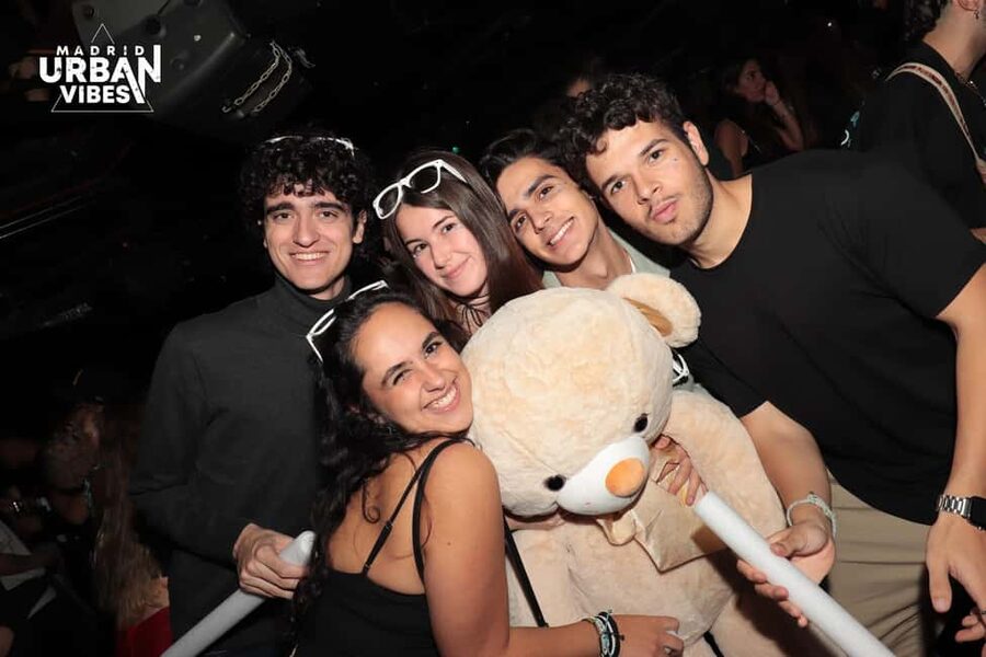 Madrid: Top Pub Crawl with Drinks and Free Nightclub Entry - Meeting by the Bear in Puerta del Sol