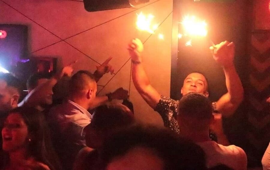 Madrid: Top Pub-Crawl with Drinks and Nightclub Entry - Meeting at El Oso y el Madroño: start where it’s easiest to find