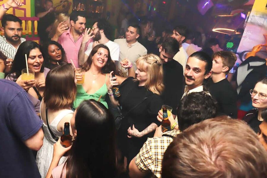 Madrid: Top Pub-Crawl with Drinks and Nightclub Entry - Gran Vía: the nightclub entry payoff