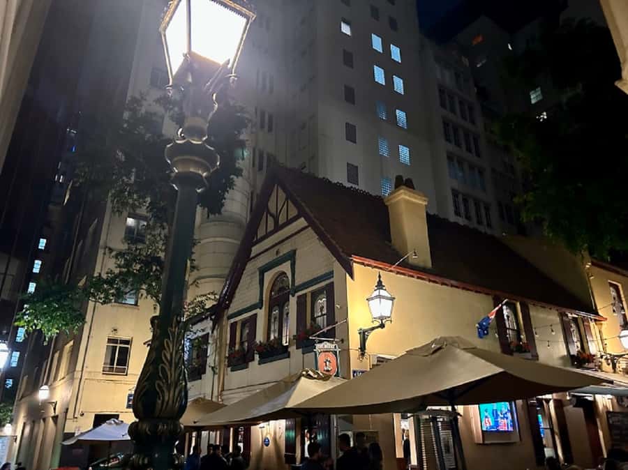 Melbourne: Spirits and Ales Haunted Pub Walking Tour - Rialto Intercontinental and Olderfleet Building: Mystery in the CBD