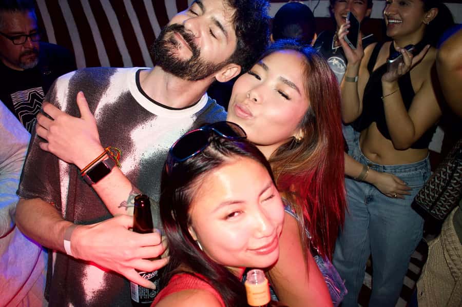 Mexico City: Guided Pub Crawl with Party Games - The social factor: how the games and group size work in your favor