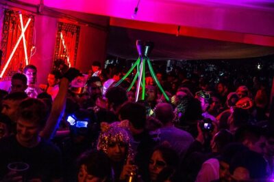 Mexico City Pub Crawl - Meeting at Jardín Chapultepec: easy start, clear handoff