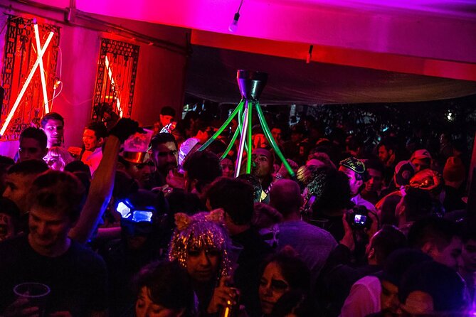Mexico City Pub Crawl - Meeting at Jardín Chapultepec: easy start, clear handoff
