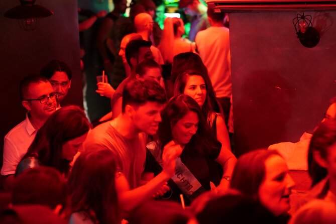 Milan Pub Crawl Party with Free Shots and Drink Deals by Riviera - Alessandro and the guide advantage: staying friendly, not frantic