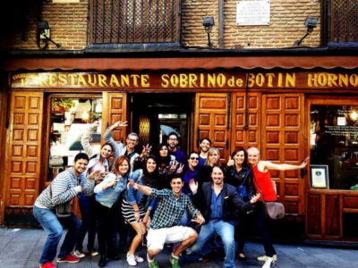 Mysteries & Tapas Tour in Madrid + Pub Crawl - The 3-hour Madrid mystery walk: lovers, criminals, and kings