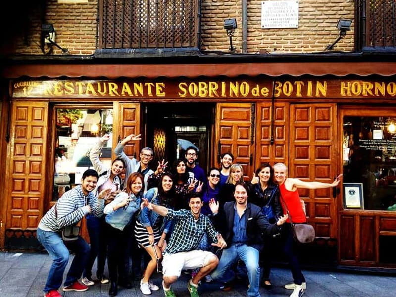 Mysteries & Tapas Tour in Madrid + Pub Crawl - The 3-hour Madrid mystery walk: lovers, criminals, and kings