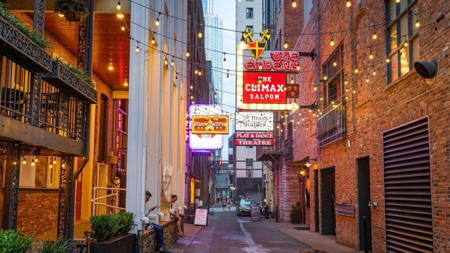 Nashville Lost Spirits: Murder True Crime Haunted Pub Crawl - Finishing in Printers Alley: Easy Nightcap Moves
