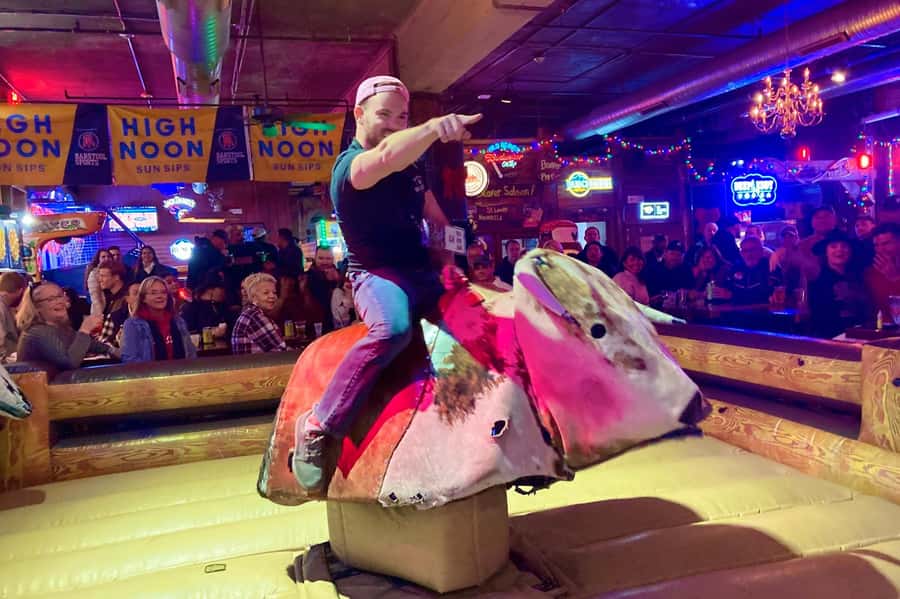 Nashville: Music City Pub Crawl - Why This Nashville Pub Crawl Feels Efficient (Even at Night)