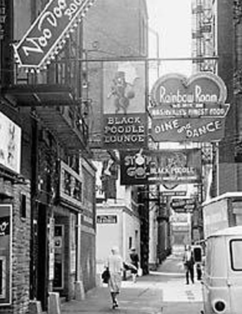 Nashville's Haunted Spirits Murder & True Crime Pub Crawl - How the haunted pub crawl format works in two hours
