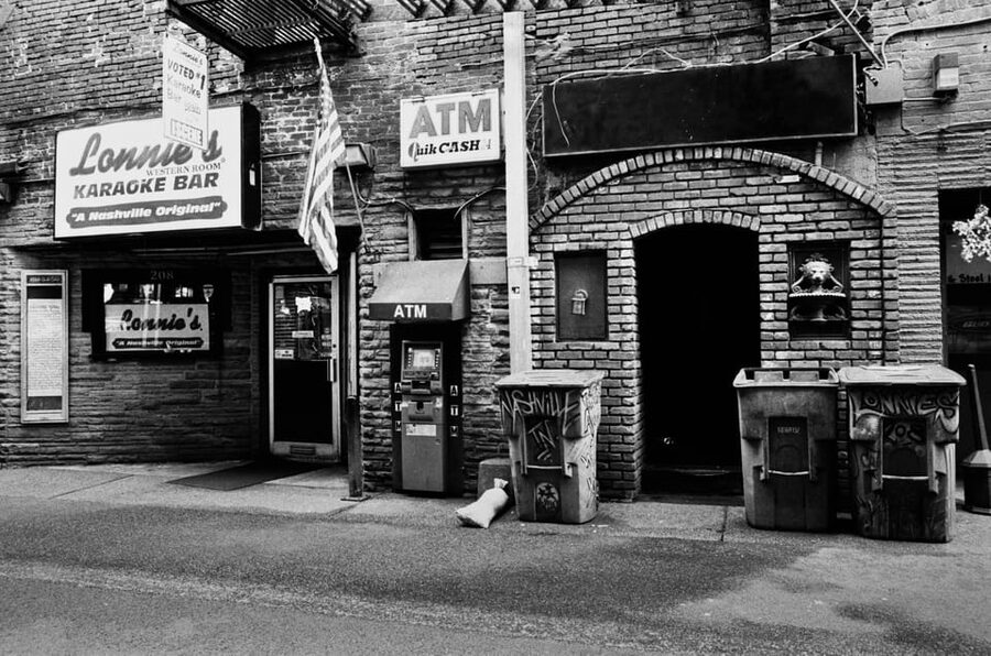 Nashville's Speakeasy Secrets: True Crime Tasting Pub Crawl - The real star is the guide: storytelling that stays entertaining