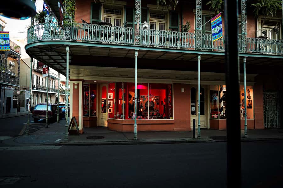 New Orleans: True Crime Pub Crawl - Two Hours, One Goal: True Crime Stories with Built-In Social Time