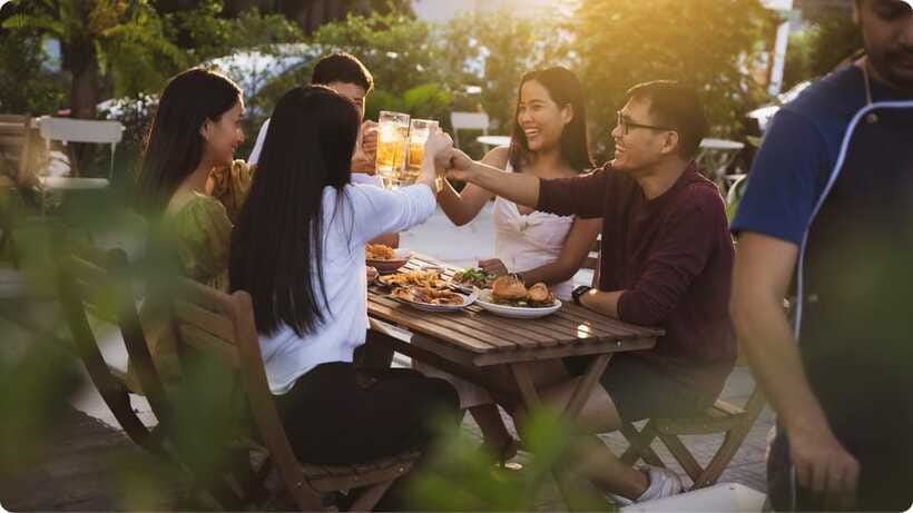 Nomadic Nightfall: Kuching Pub Crawl Adventure - Views, live music, and where to linger without rushing