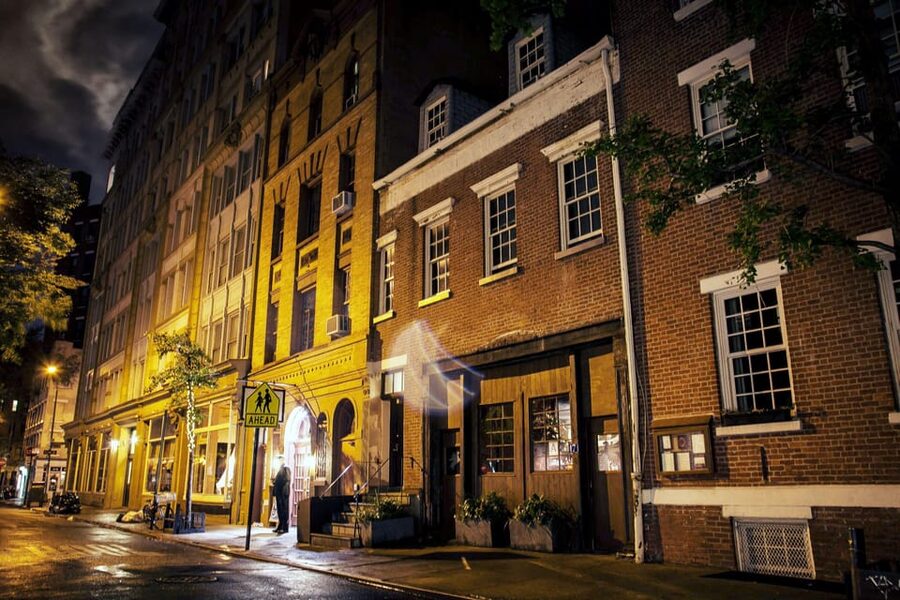 NYC: Boos & Booze Haunted Pub Crawl - Stop 1 vibe: One if by Land, Two if by Sea and the woman in black