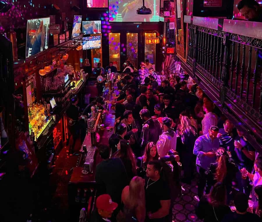 NYC Pub Crawl Experience - Price Check: $18 Gets You More Than a Drink