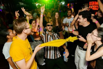 NYE Pub Crawl + VIP Club Entry - Open bar hour: unlimited beer, sangria, and games with momentum