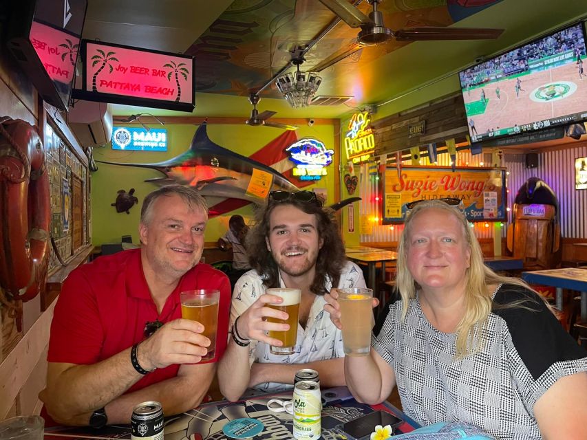 Oahu: Sips & Secrets of Hawaii Pub Crawl - The meeting point is the only thing that needs your attention