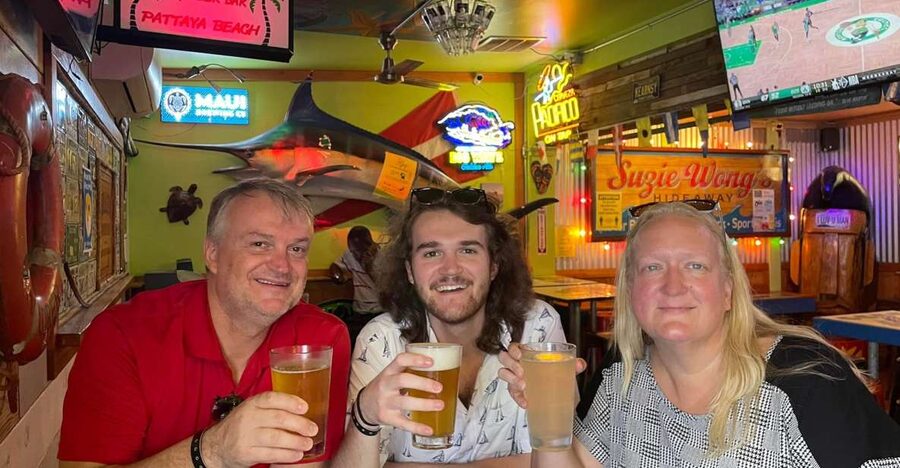 Oahu: Sips & Secrets of Hawaii Pub Crawl - How the 2-hour crawl actually plays out