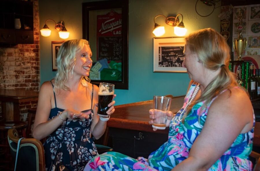 Oahu: Sips & Secrets of Hawaii Pub Crawl - Rain or shine, and how to dress for a short walk