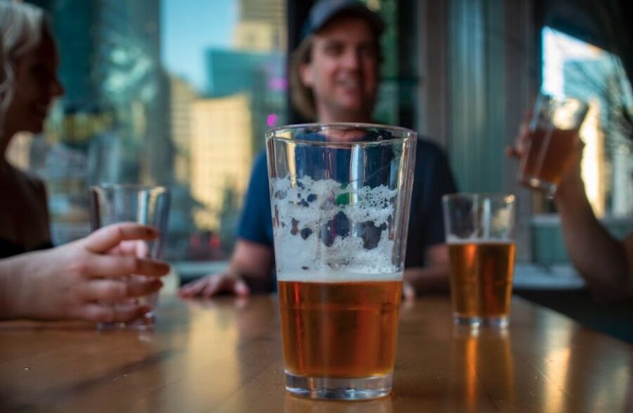 Oahu: Sips & Secrets of Hawaii Pub Crawl - Who this tour suits best