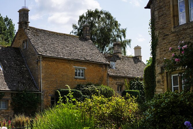 Oxford and Cotswolds Tour with Country Pub Lunch from London - Divinity School Closures: How the Tour Handles Plan B