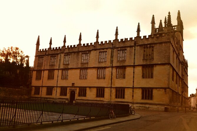 Oxford PRIVATE Pub and City Evening Walking Tour - Oxford at dusk: why this walking tour feels different