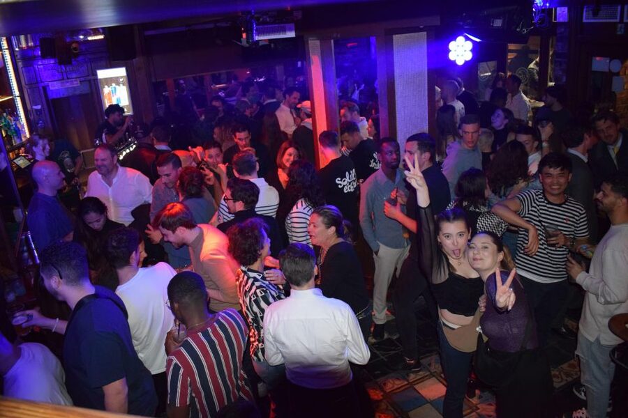 Paris: City Center Guided Pub Crawl with Shots & Club Entry - What to wear and bring so you don’t lose time